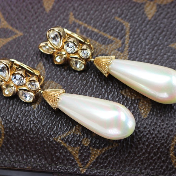 ⚜️ Vintage Christian Dior Crystal & Pearl Earrings - Picture 16 of 16